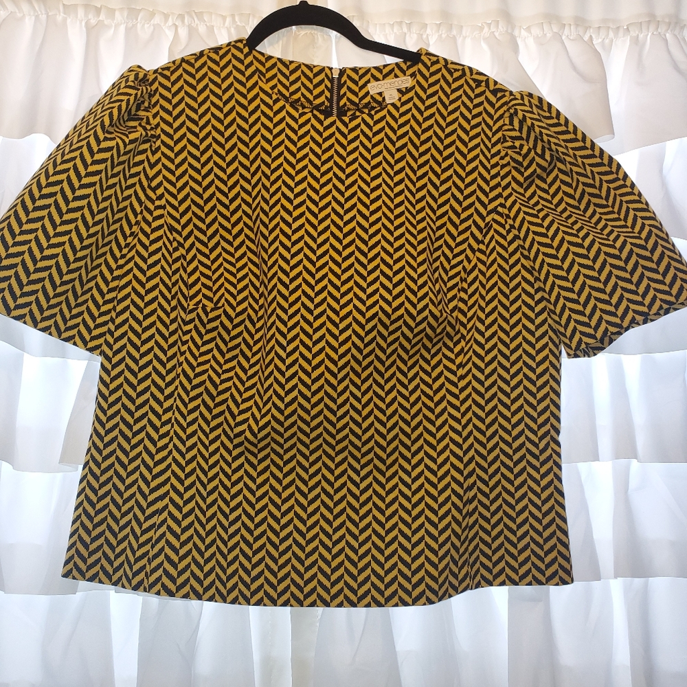 Top with full zipper detail from NY & company